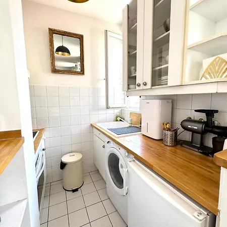 Le Marais - Bercy - Louvre Museum - Bastille باريس