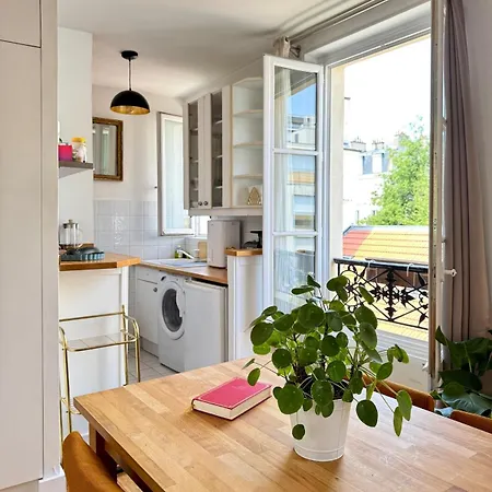 Le Marais - Bercy - Louvre Museum - Bastille باريس